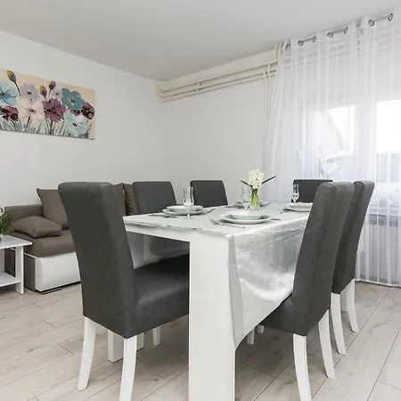 別荘 Five-bedroom In Suhovare