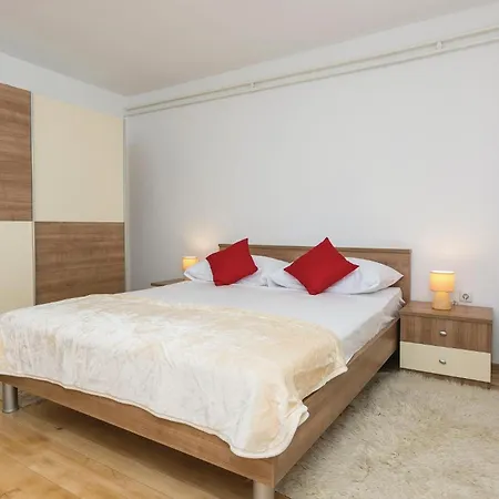 Ferienhaus Five-bedroom In *