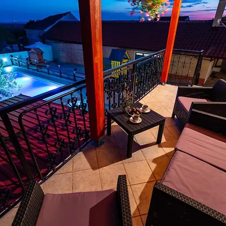 Five-bedroom In Nyaraló
