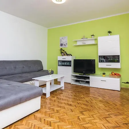 بيت للعطل Five-bedroom In