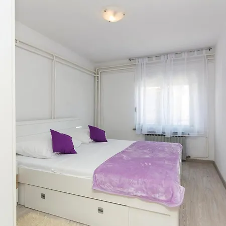 Five-bedroom In بيت للعطل