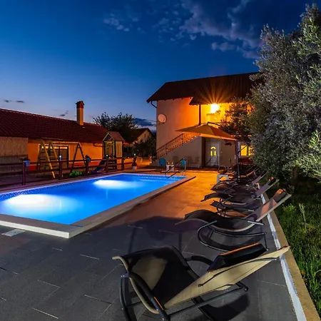 Five-bedroom In * Suhovare