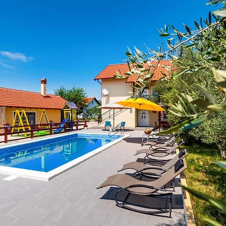 بيت للعطل Five-bedroom In