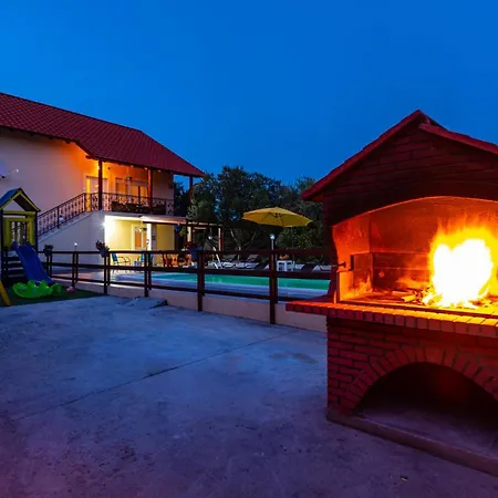 別荘 Five-bedroom In Suhovare