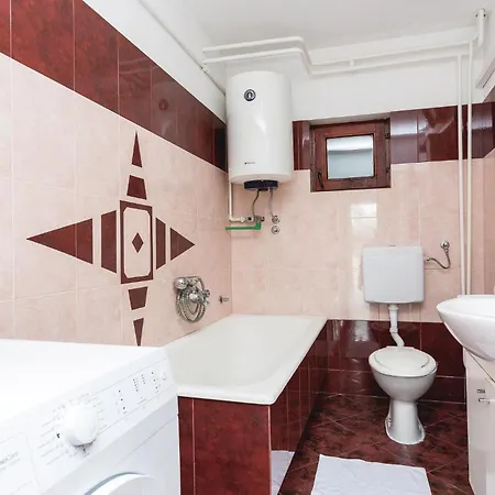 Five-bedroom In بيت للعطل