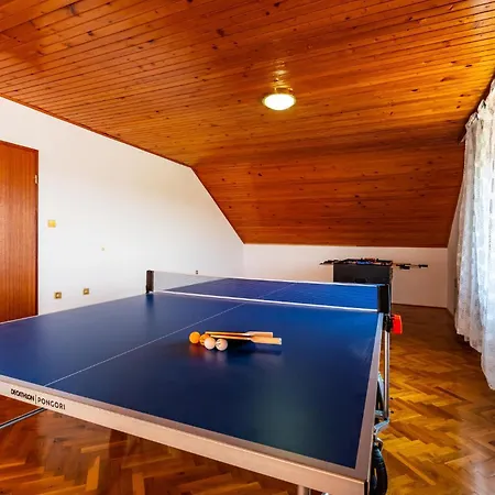 بيت للعطل Five-bedroom In *