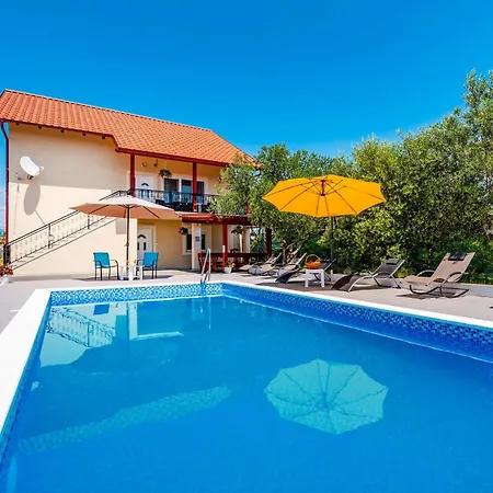 Five-bedroom In Nyaraló Suhovare