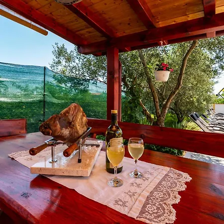 Five-bedroom In Suhovare