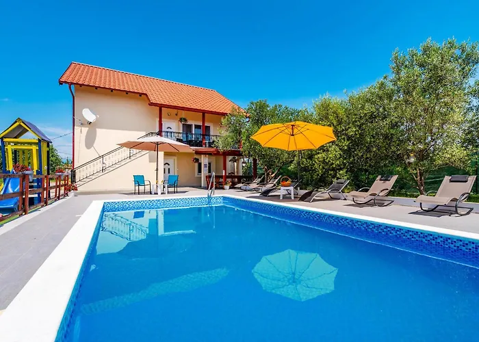 Five-bedroom In Σπίτι διακοπών Suhovare